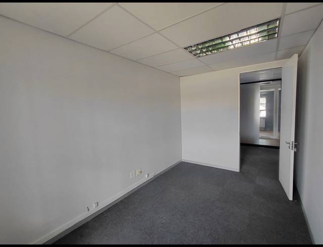288M² OFFICE TO LET IN FOURWAYS